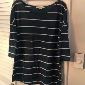 Forever 21 top cute pocket. Mid sleeve